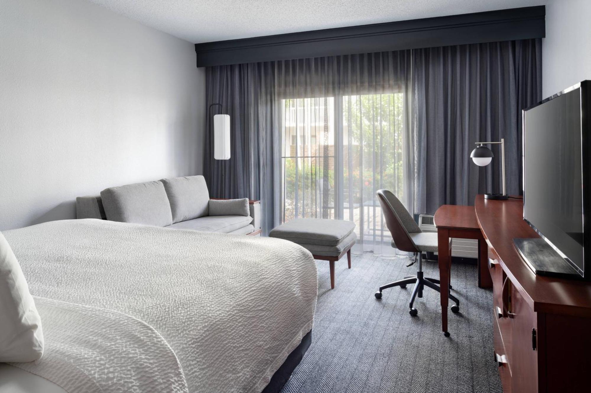 Courtyard By Marriott West Palm Beach Bagian luar foto